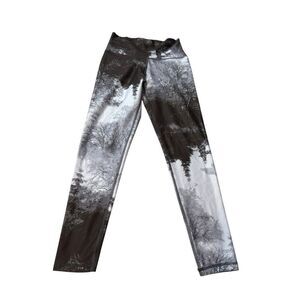 Aerie Womens Chill Play Move High waisted  Leggings Size S Black & White Forest